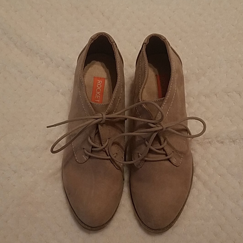 Khaki suede booties